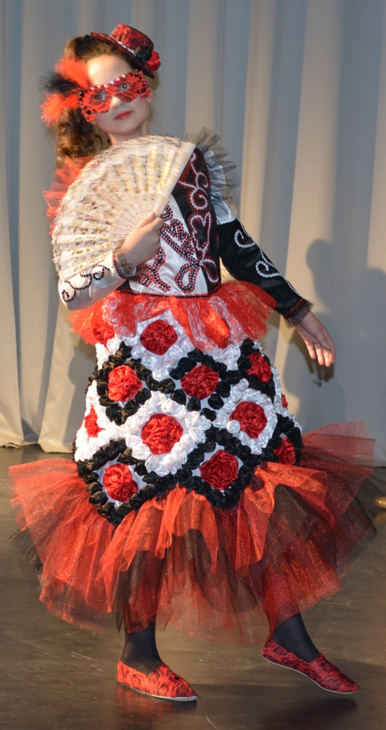 9 февраля в ЦКД «Селигер» состоялся 6-й фестиваль карнавальных костюмов «Волшебная иголочка - 2014»